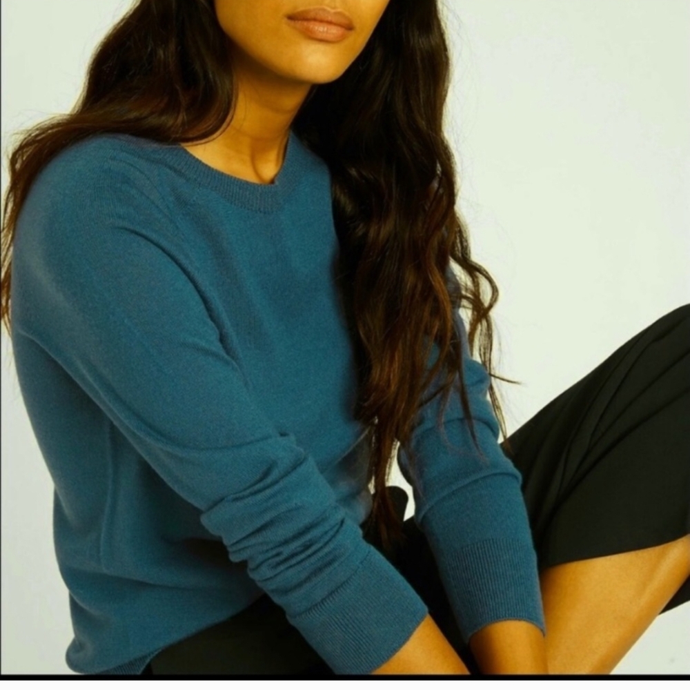 Banana Republic Blueish Green Lightweight Knit Sweater